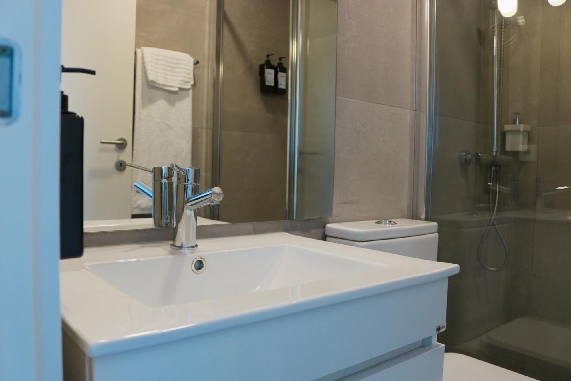 9 Min Metro Do Downtown&Free Parking And Private Terrace Villa Порто Екстериор снимка