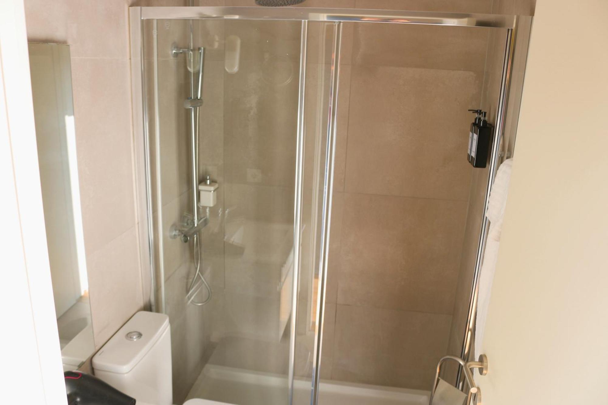 9 Min Metro Do Downtown&Free Parking And Private Terrace Villa Порто Екстериор снимка